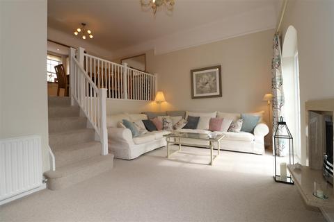 Flat 3, Eastgate House Castle Lane, Warwick, CV34 4BT