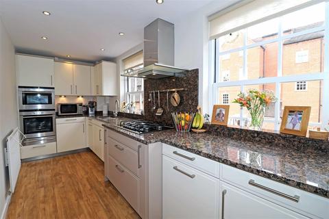 Flat 3, Eastgate House Castle Lane, Warwick, CV34 4BT