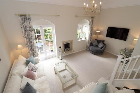 Flat 3, Eastgate House Castle Lane, Warwick, CV34 4BT