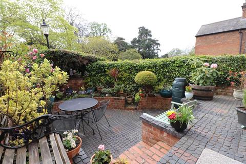 Flat 3, Eastgate House Castle Lane, Warwick, CV34 4BT