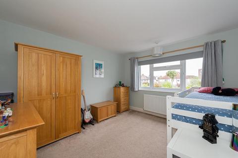 153 Waverley Road, Epsom, KT17 2LN