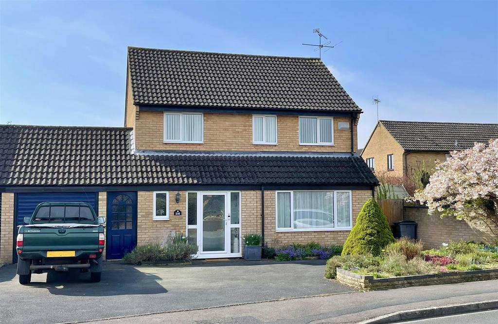 Partridge Way, Cirencester 4 bed detached house £520,000