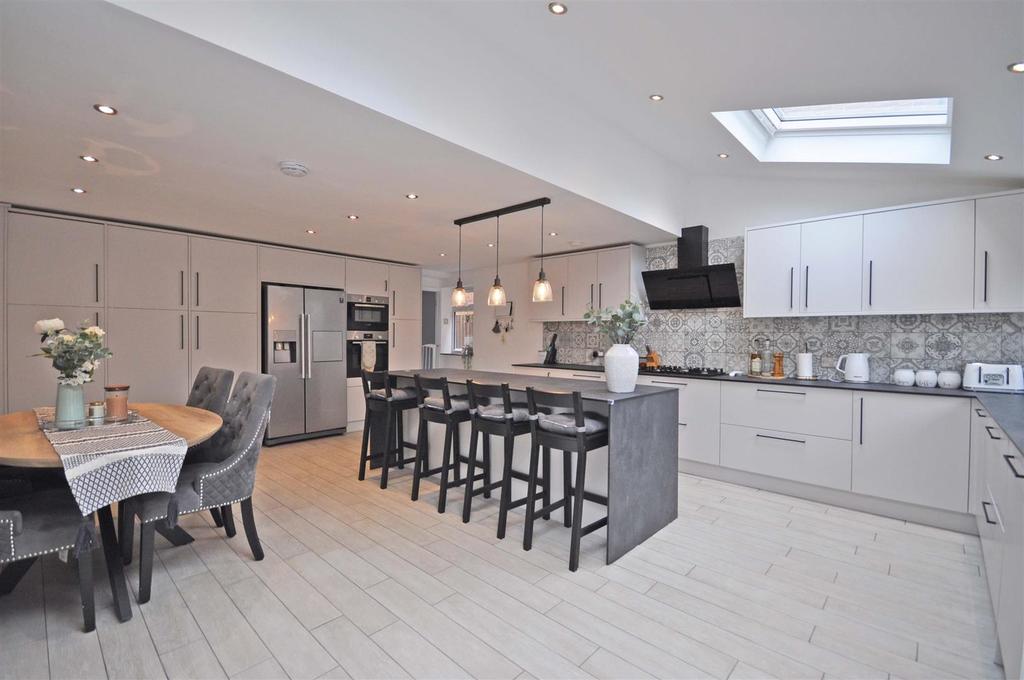 Kitchen e.jpg