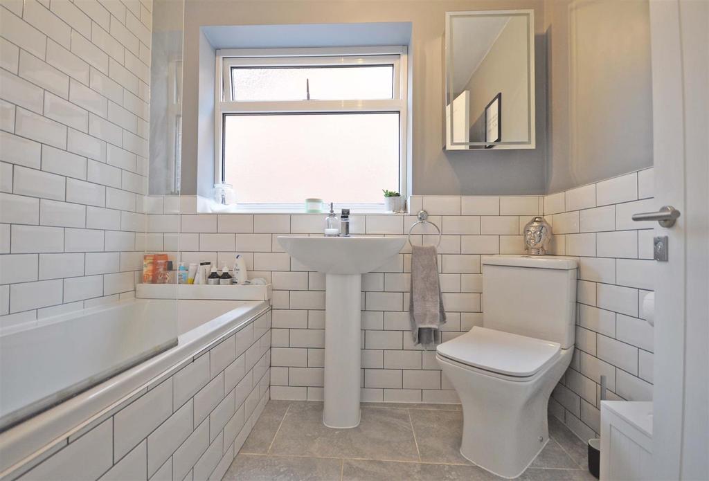 Bathroom b.jpg
