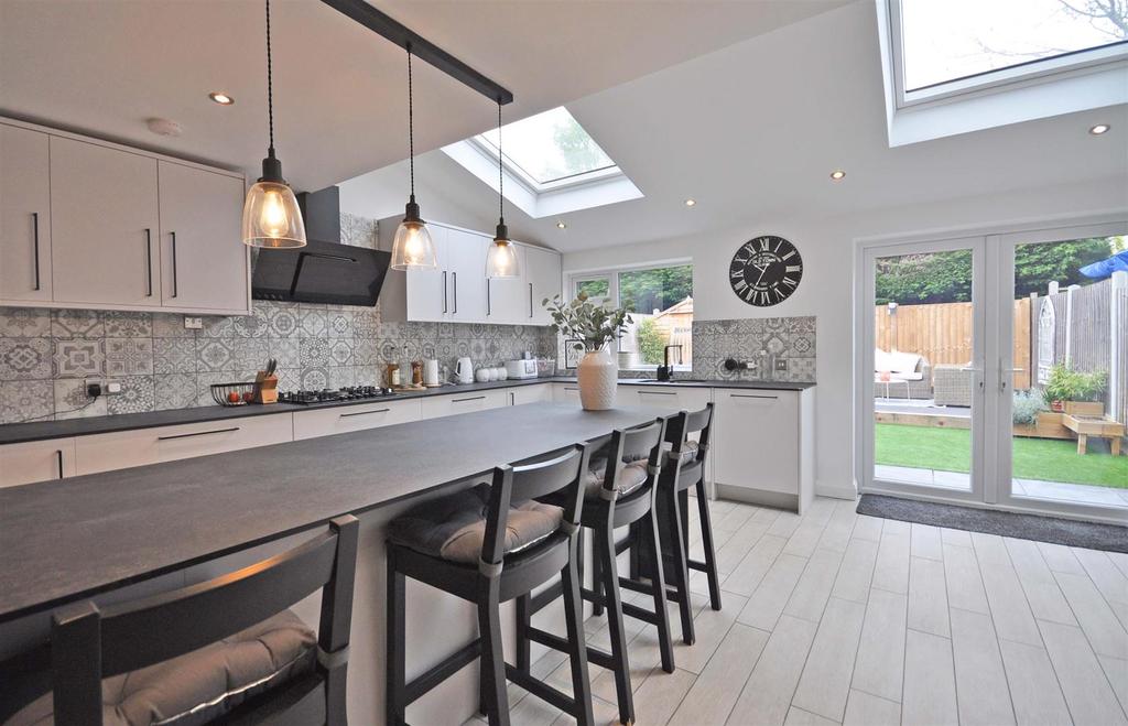 Kitchen h.jpg