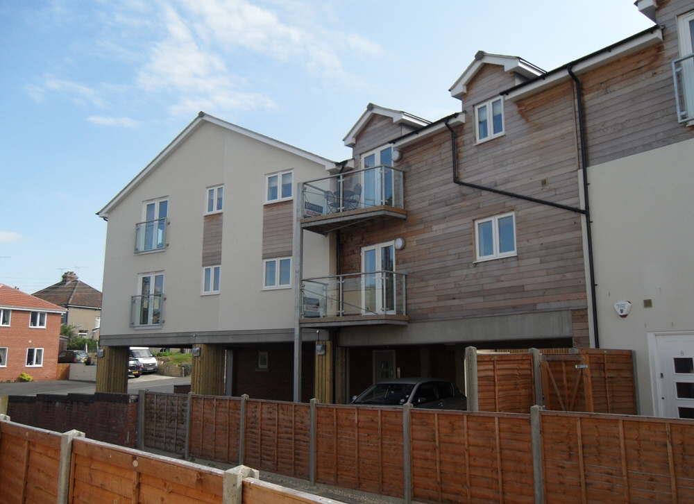 Seagers Court, Audley Road, Chippenham 2 bed flat £800 pcm (£185 pw)