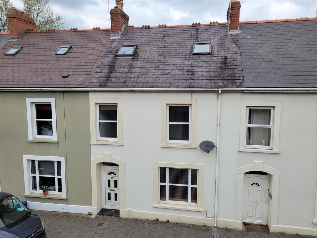 68 Cartlett, Haverfordwest SA612LH 5 bed terraced house £220,000