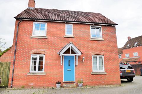 3 bedroom detached house for sale - Grayling Close, Calne