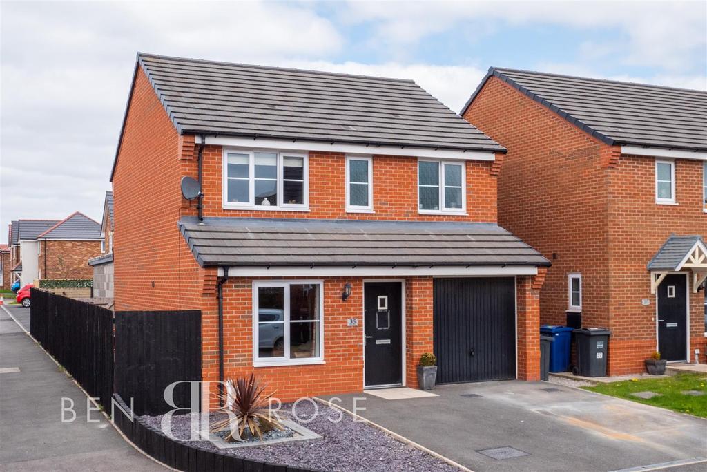 Atlantean Drive, Leyland 3 bed detached house £280,000