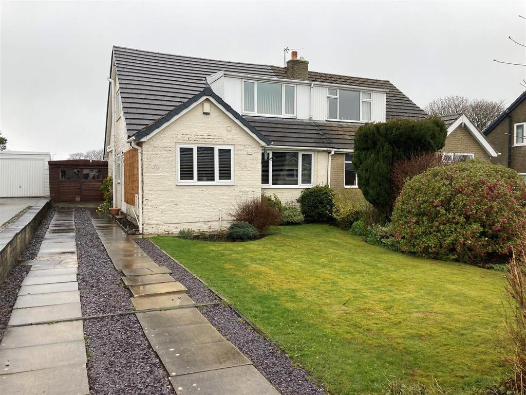 Foxhill Grove, Queensbury, Bradford 4 bed semidetached bungalow £230,000