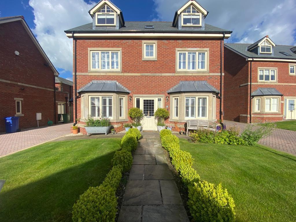 Grenfell Gardens, Colne 5 bed detached house £540,000
