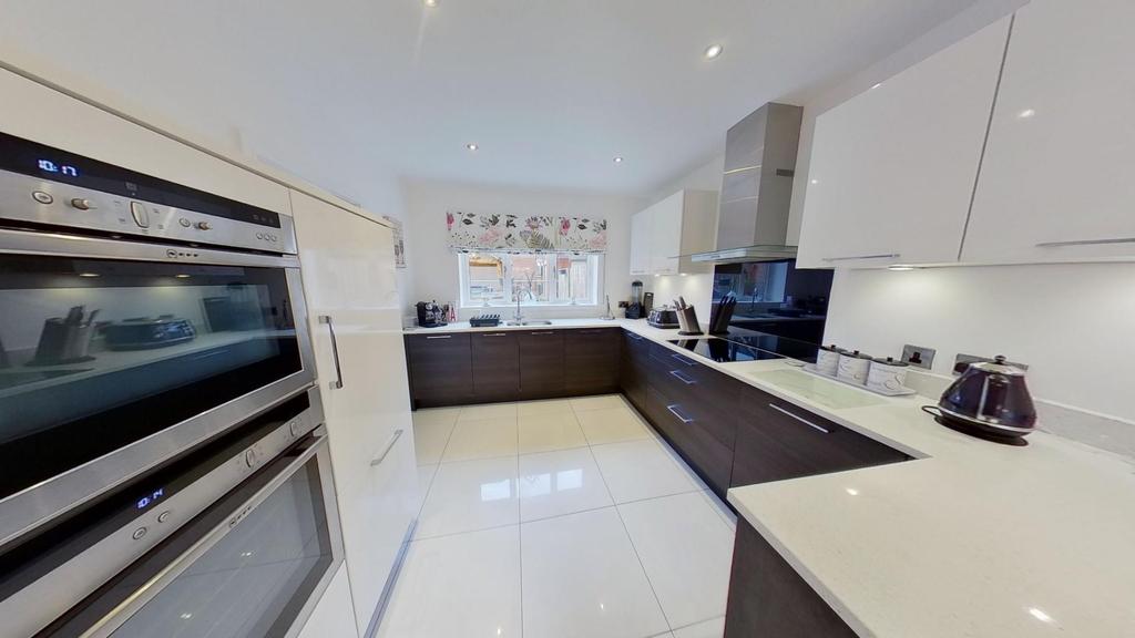 Grenfell Gardens, Colne 5 bed detached house £540,000