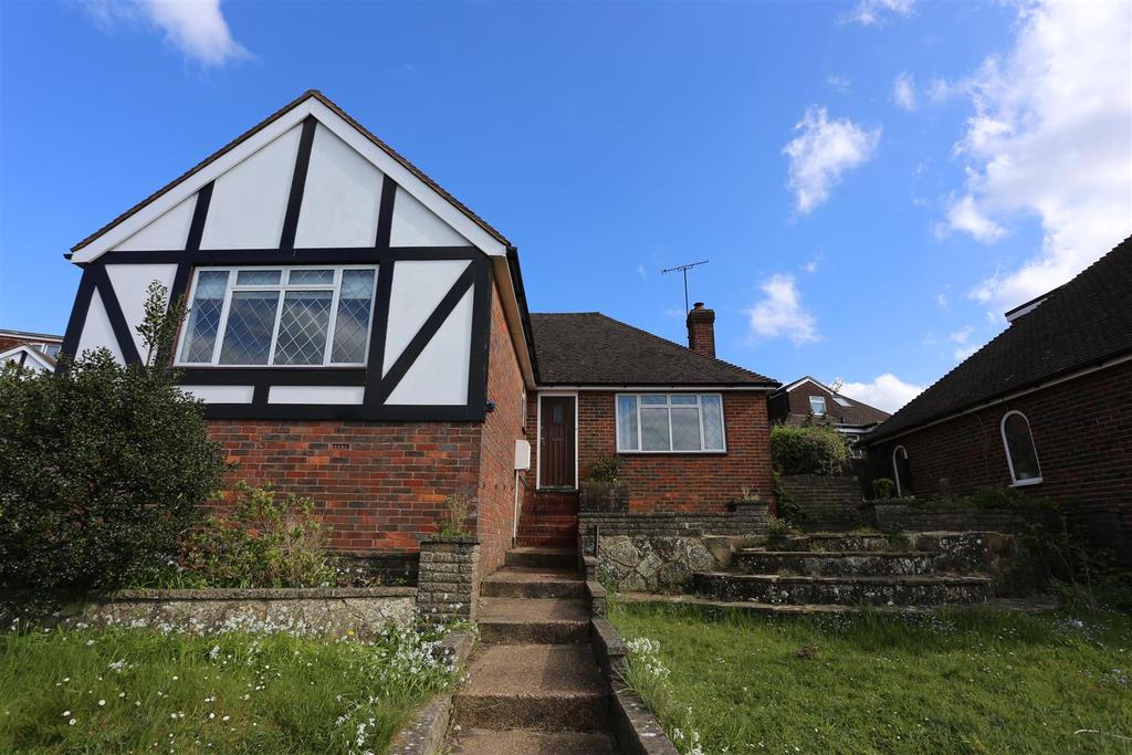 Beechwood Close, Brighton 2 bed bungalow £1,450 pcm (£335 pw)