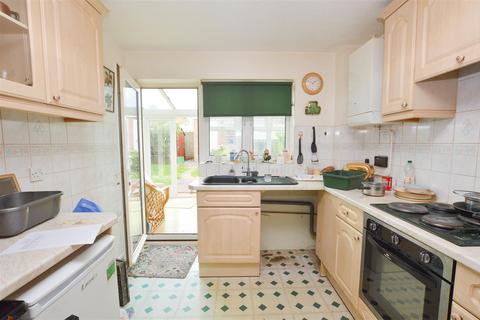 3 bedroom detached house for sale - Wordsworth Drive, Eastbourne