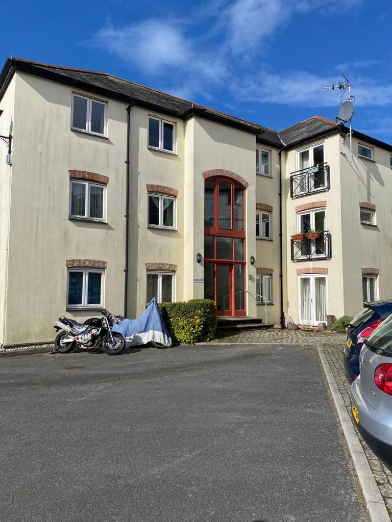 Penryn 1 bed flat £725 pcm (£167 pw)