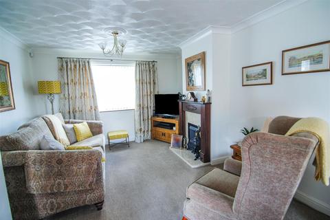3 Broom Close, Barnsley, S70 3EG