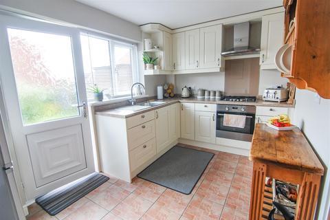 3 Broom Close, Barnsley, S70 3EG