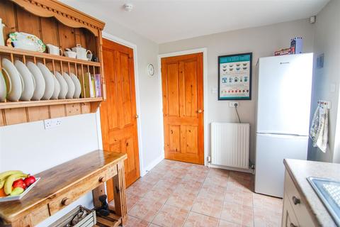 3 Broom Close, Barnsley, S70 3EG