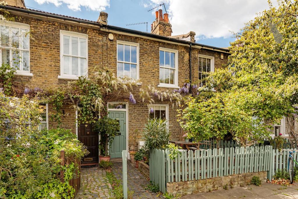 Mile End Place, London 2 bed house for sale £750,000