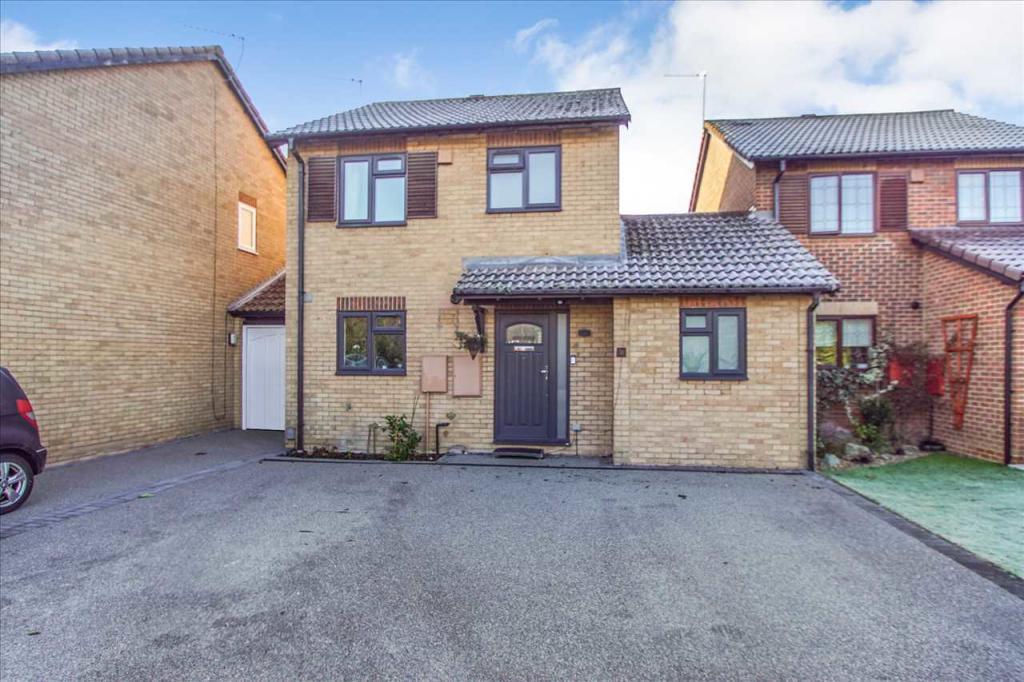Galahad Close, Cippenham 4 bed link detached house £500,000