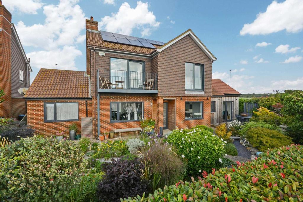 Sandwich Road, Ramsgate, Cliffsend 4 bed detached house £735,000