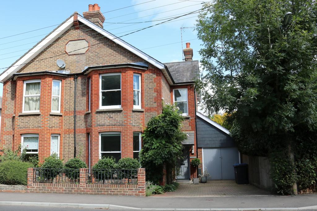 London Lane, Cuckfield, RH17 4 bed house £725,000