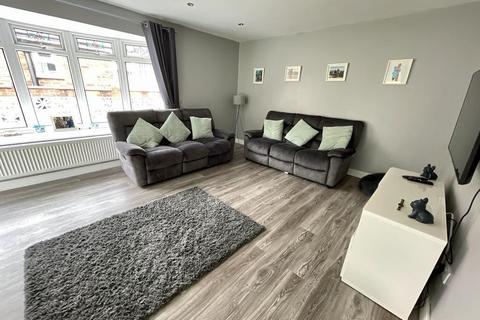 5 Istead Rise, Gravesend, DA13 9JE