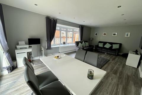 5 Istead Rise, Gravesend, DA13 9JE