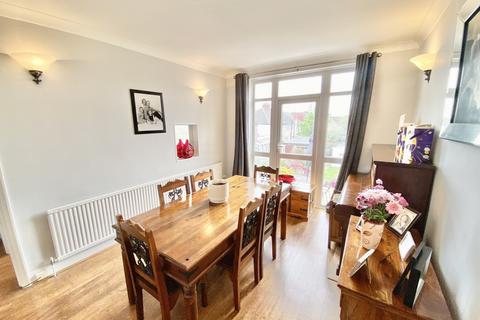 21 Lavender Avenue, London, NW9 8HB