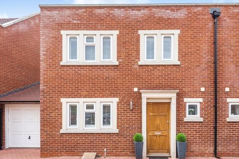 2 Benson Mews, Chislehurst, BR7 6FD