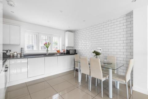 2 Benson Mews, Chislehurst, BR7 6FD