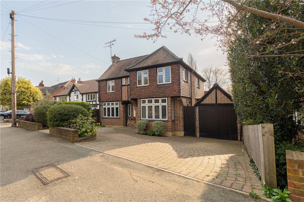 Bowers Way, Harpenden, Hertfordshire 4 bed detached house £1,800,000
