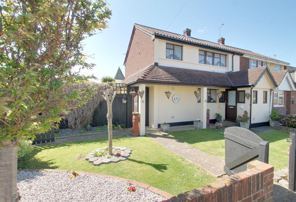 Linden Way, Canvey Island, Essex 3 bed semidetached house for sale £