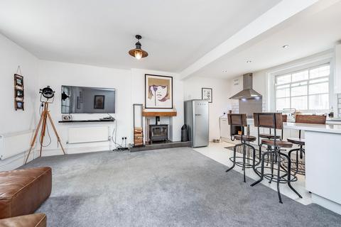 2 bedroom flat for sale - Wandsworth Road, London, SW8