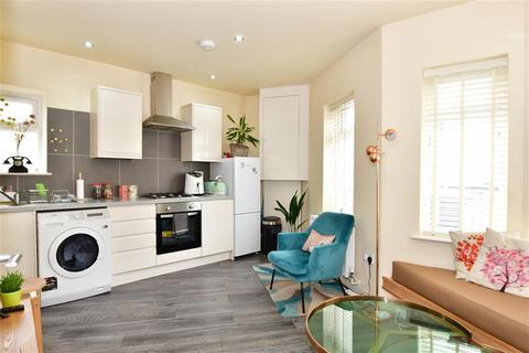 2 bedroom ground floor flat for sale - Winchester Road, Highams Park, Chingford