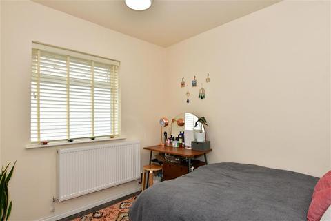 2 bedroom ground floor flat for sale - Winchester Road, Highams Park, Chingford