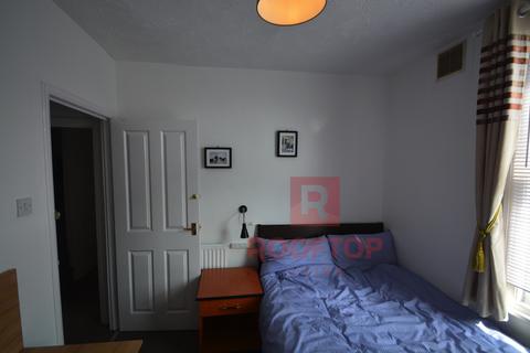 4 bedroom house to rent - Wetherby Place, Leeds LS4
