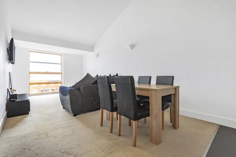 2 bedroom flat to rent, Pretoria Road, Chertsey, KT16