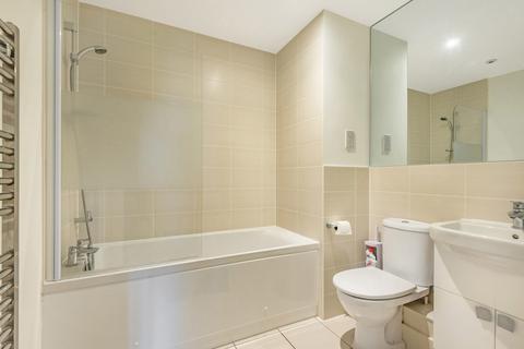 2 bedroom flat to rent, Pretoria Road, Chertsey, KT16