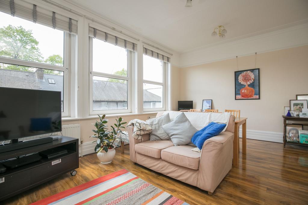 One Bedroom Flat In The Heart Of Wimbledon Villag