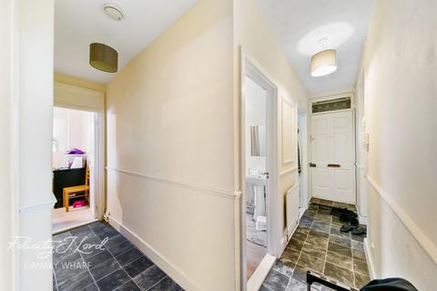 2 bedroom apartment for sale, Three Colt Street, London