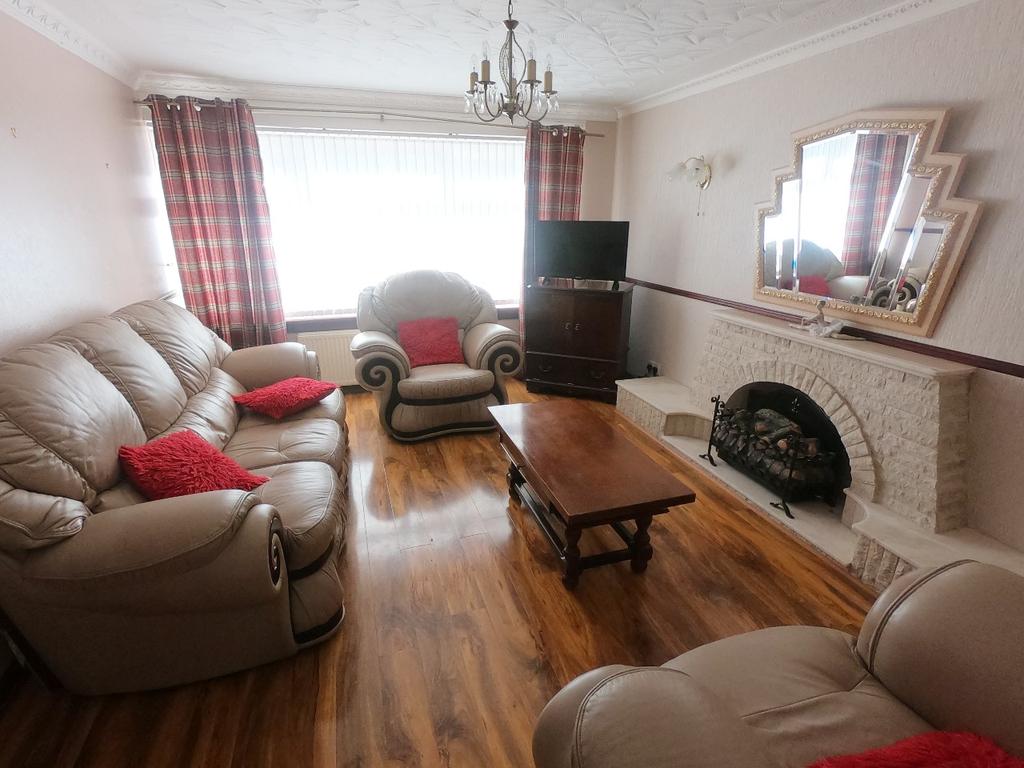 Tarbolton Path, Larkhall ML9 3 bed terraced house £90,000
