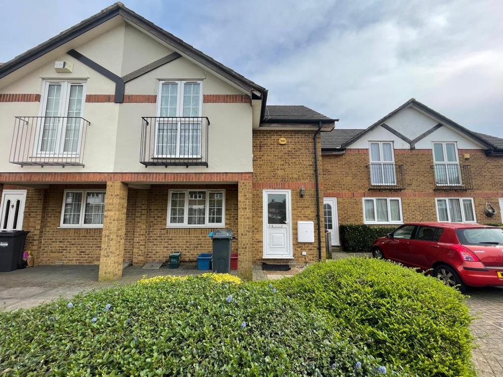 Sunbury, Feltham, TW13 2 bed terraced house £1,425 pcm (£329 pw)