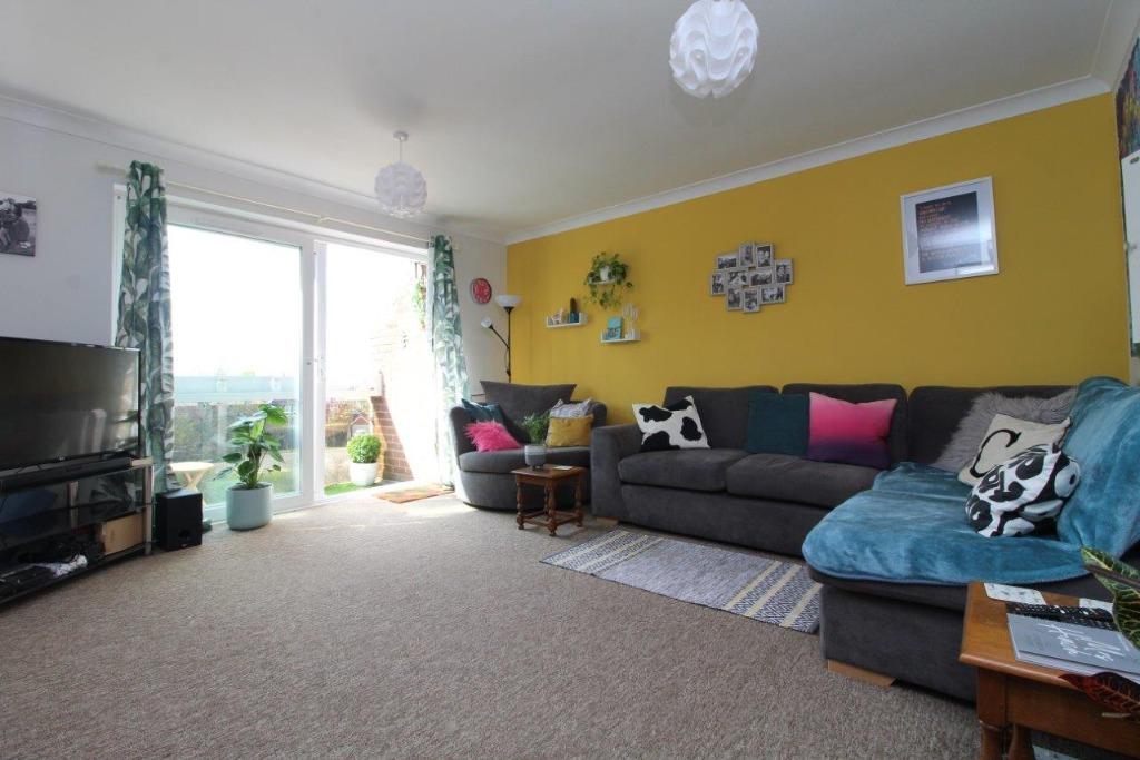 Graham Avenue, Ipswich, IP1 2 bed flat £170,000