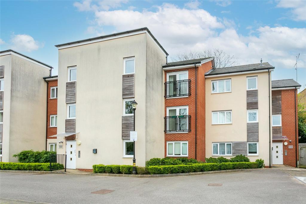 Adeyfield Road, Hemel Hempstead... 2 bed apartment £250,000