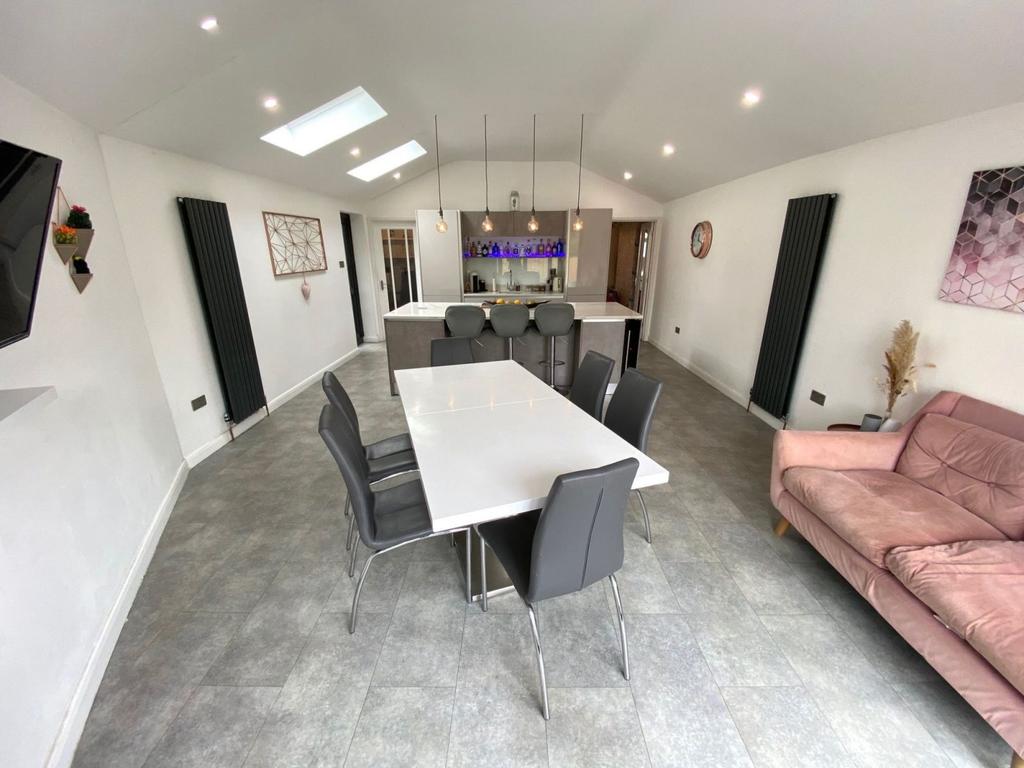 Kitchen/diner/family room