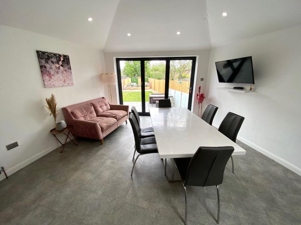 Kitchen/diner/family room