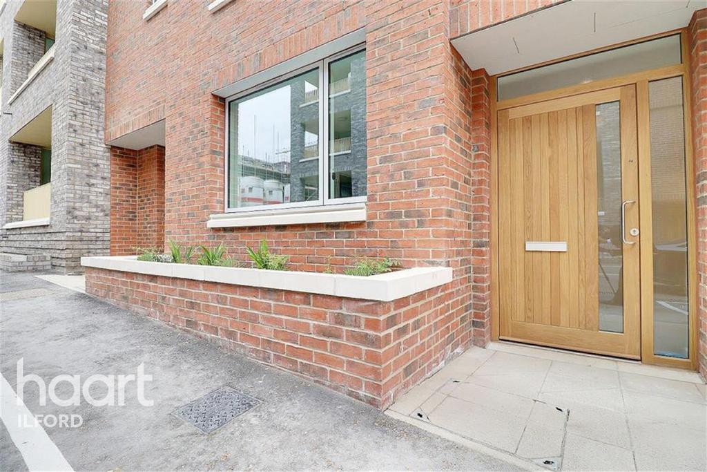 Benson Street, Barking Riverside 4 bed terraced house £2,000 pcm (£