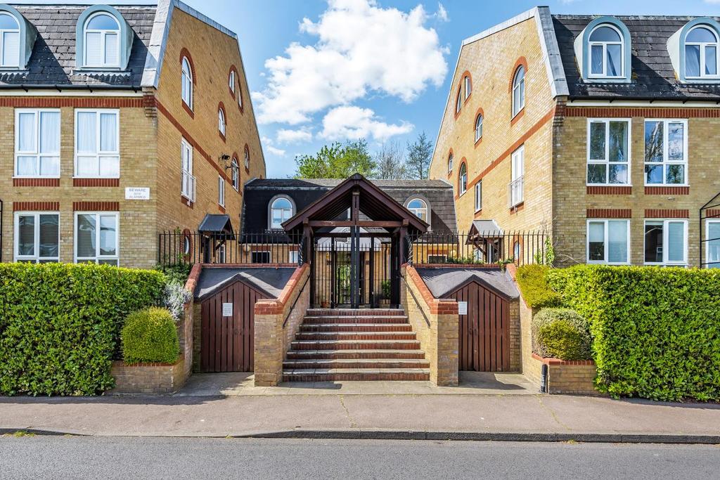 The Alders, West Wickham 1 bed flat £250,000