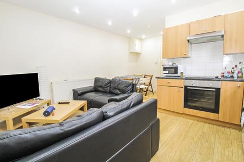 3 bedroom apartment to rent, BILLS INCLUDED - Hyde Park Road, Hyde Park, Leeds, LS6